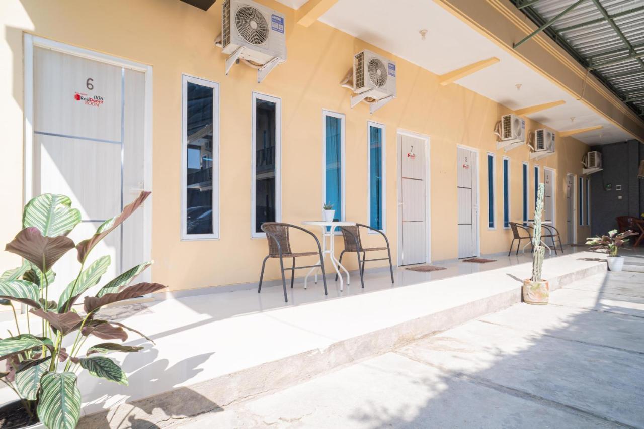 فندق Reddoorz Syariah At Winong Nganjuk المظهر الخارجي الصورة