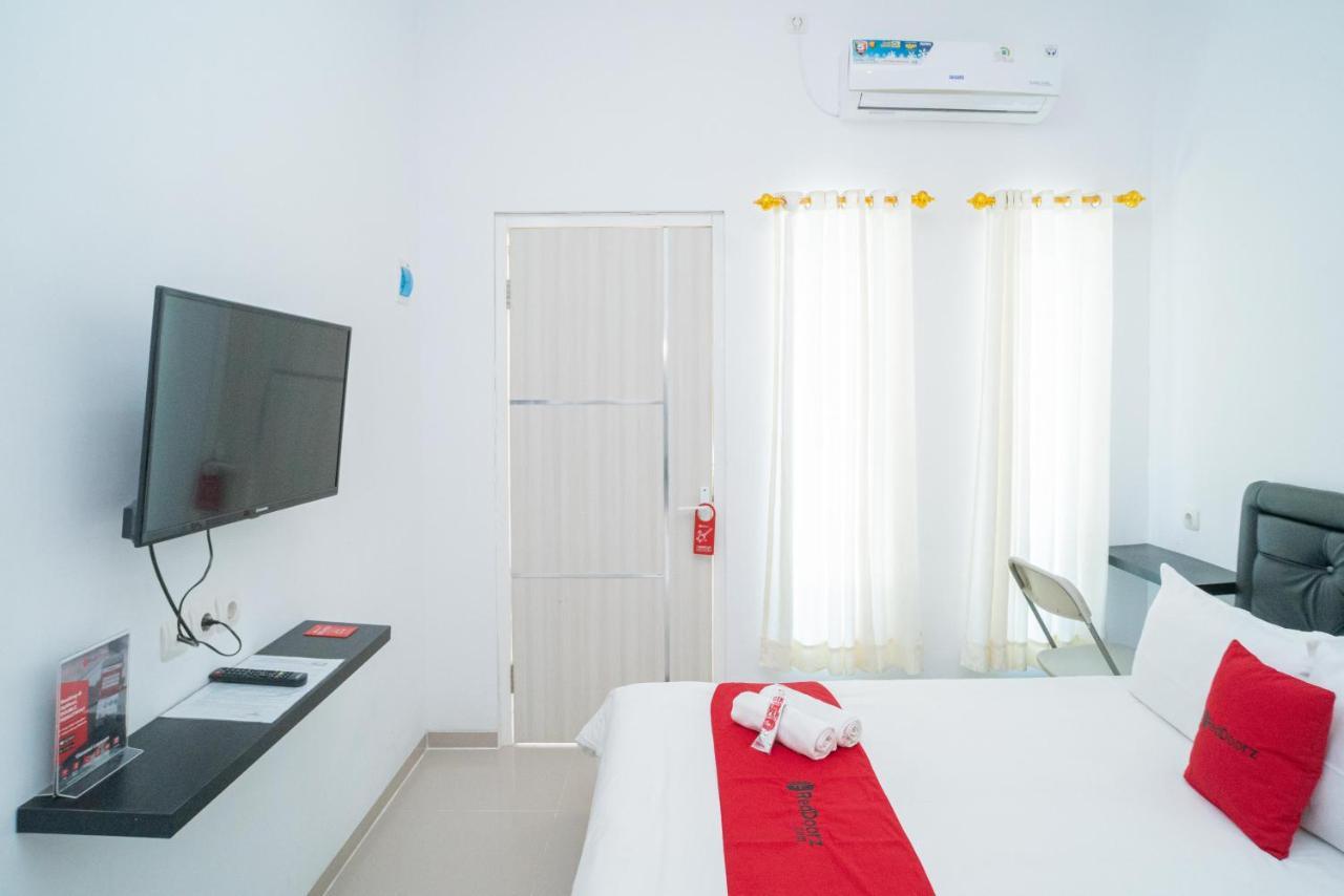 فندق Reddoorz Syariah At Winong Nganjuk المظهر الخارجي الصورة