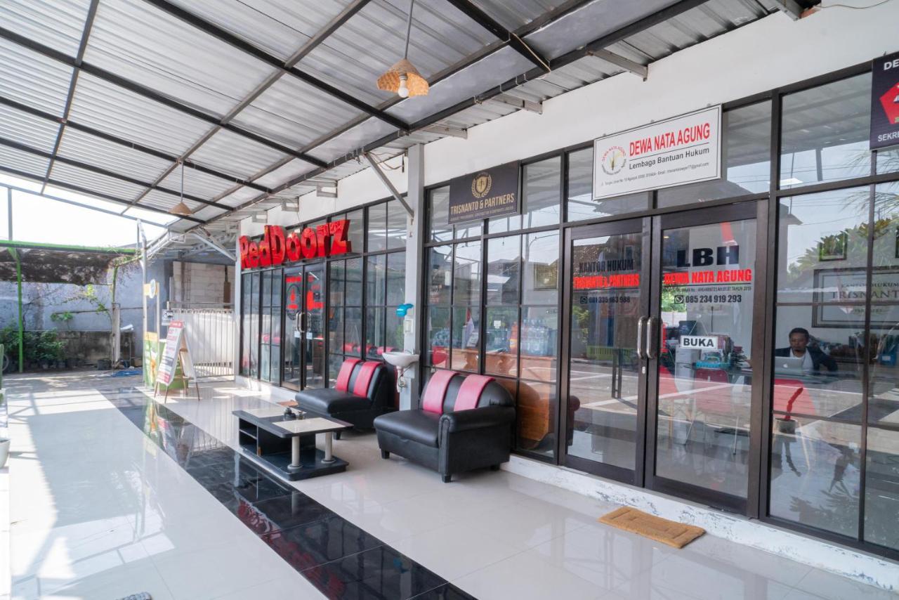 فندق Reddoorz Syariah At Winong Nganjuk المظهر الخارجي الصورة