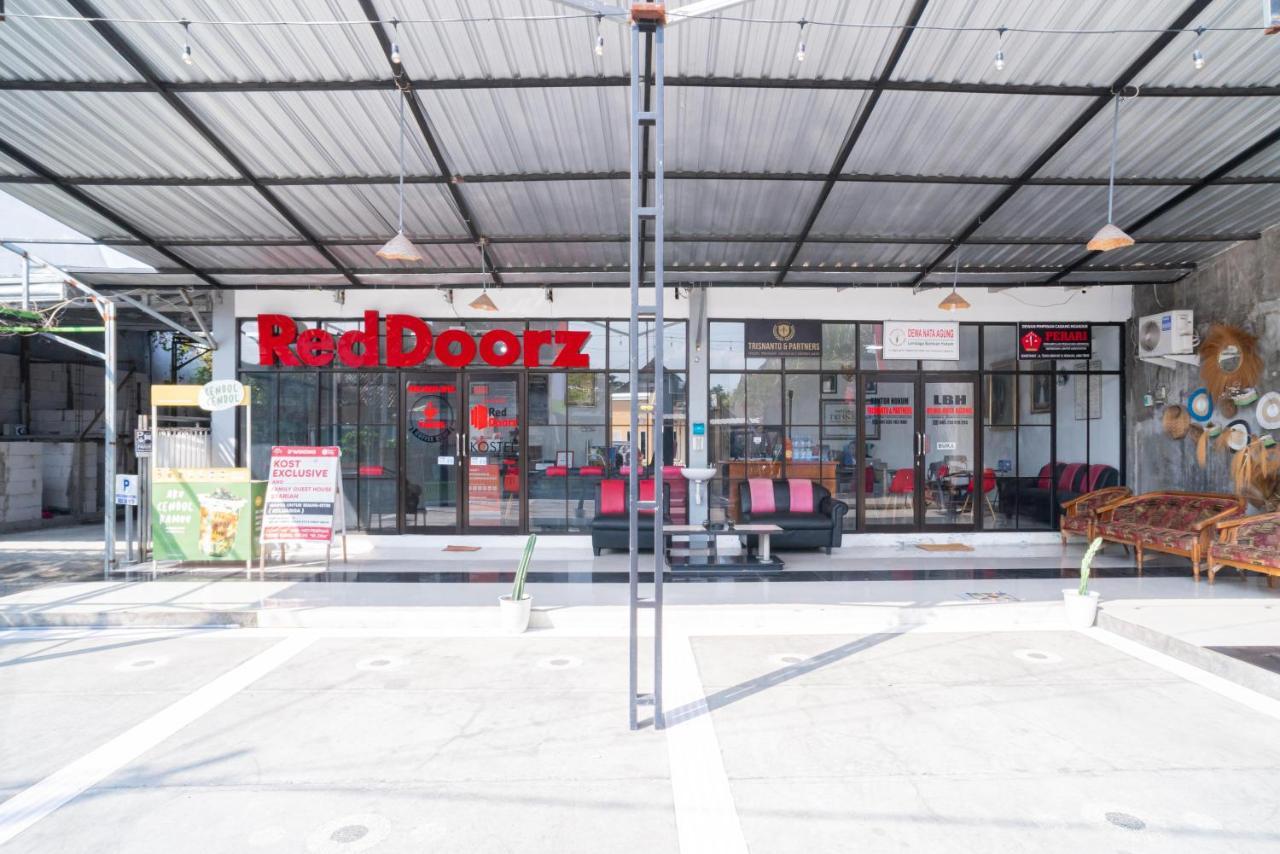 فندق Reddoorz Syariah At Winong Nganjuk المظهر الخارجي الصورة