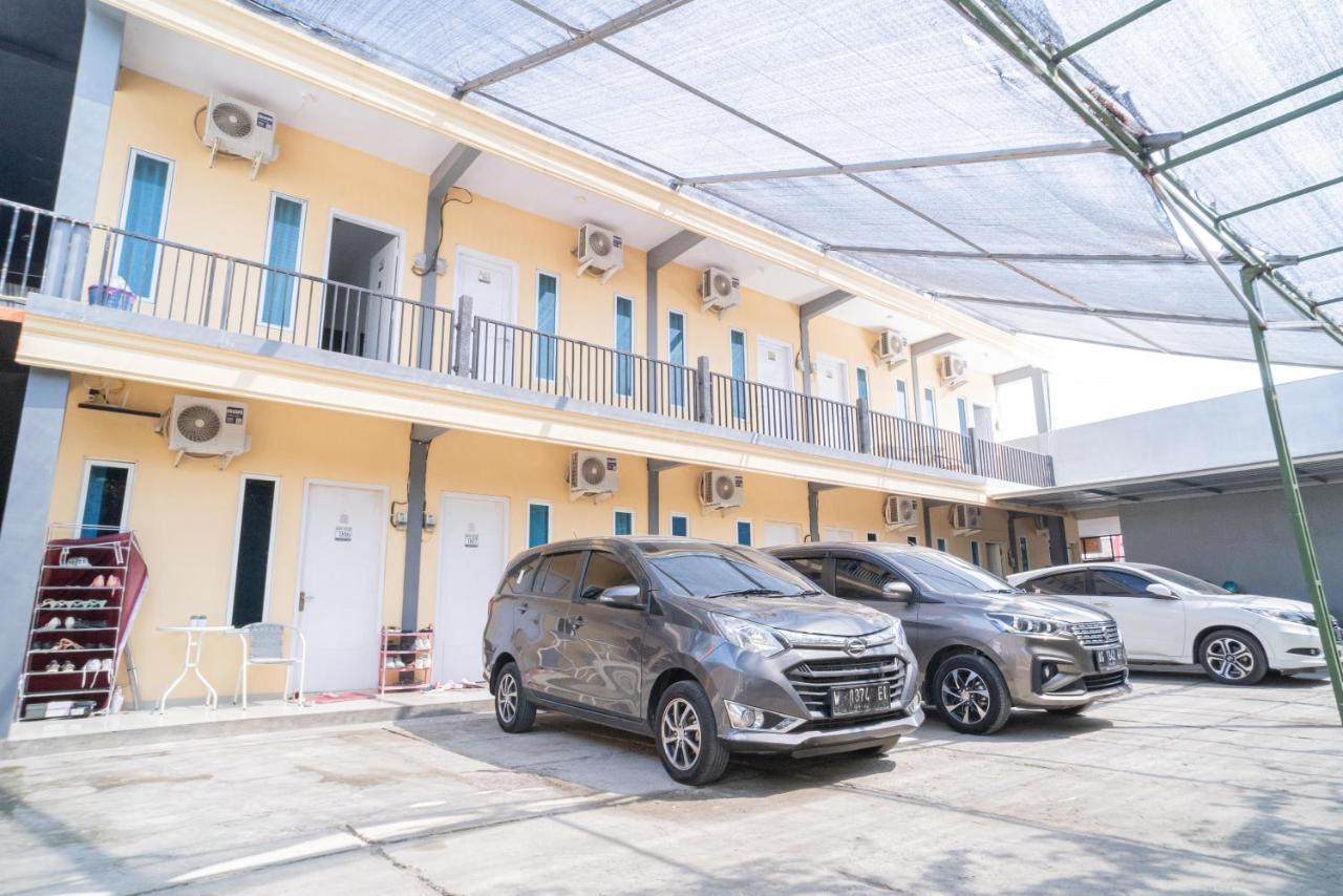 فندق Reddoorz Syariah At Winong Nganjuk المظهر الخارجي الصورة